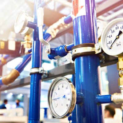 Pressure and temperature sensors on the pipeline